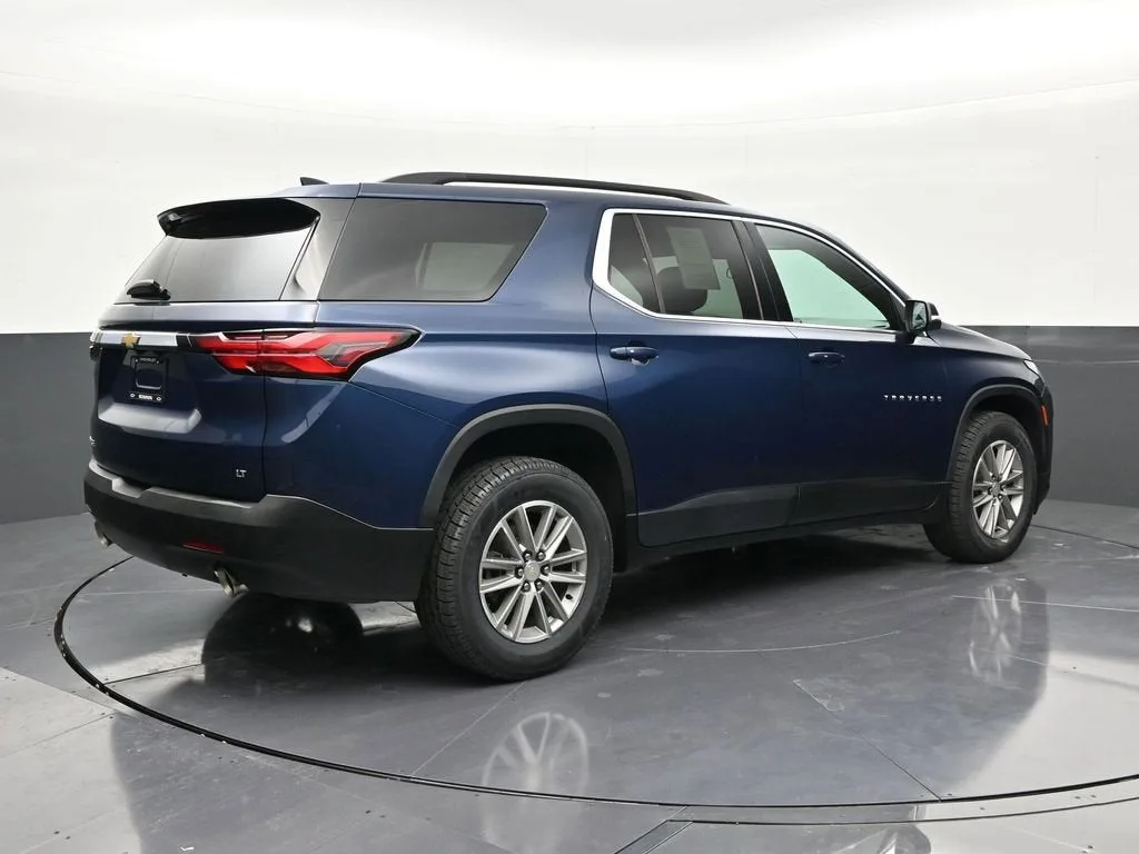 2023 Chevrolet Traverse LT Cloth photo 5
