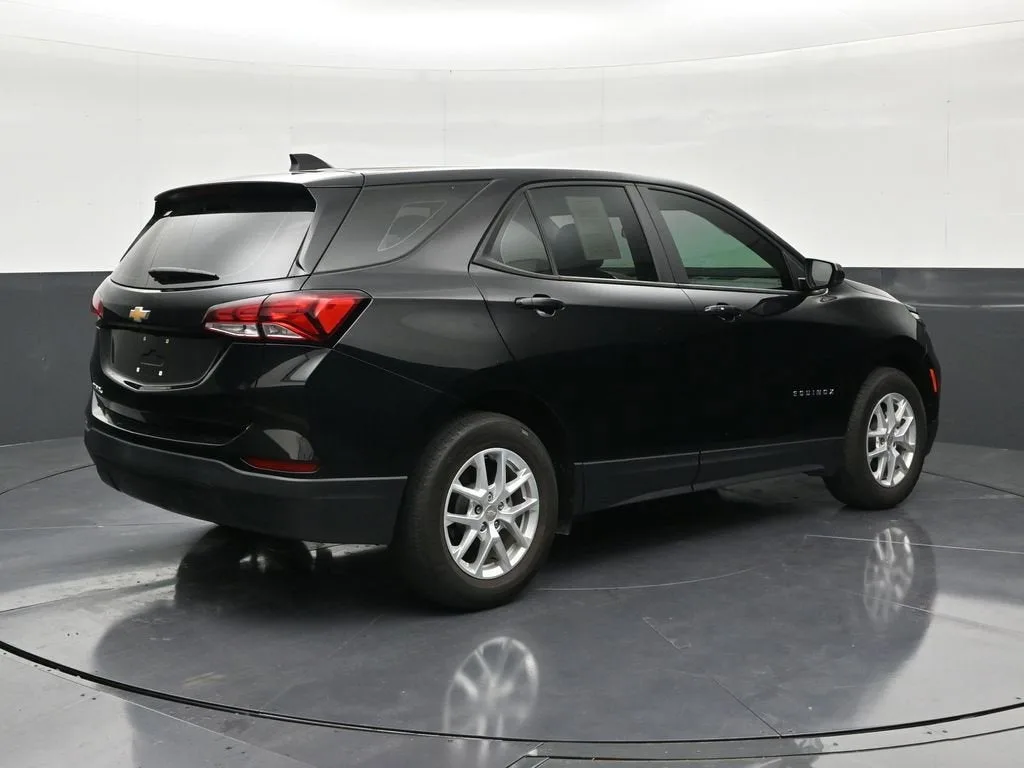 2024 Chevrolet Equinox LS photo 5