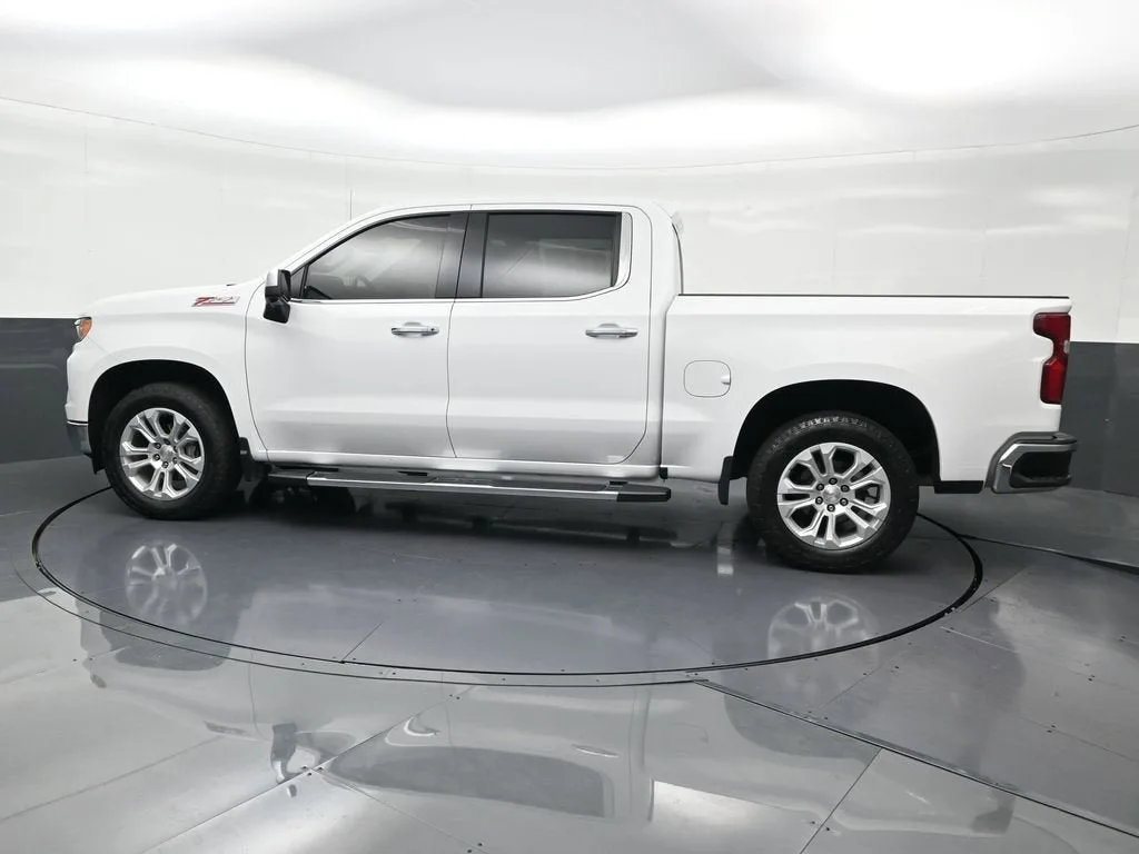 2022 Chevrolet Silverado 1500 LTZ photo 2