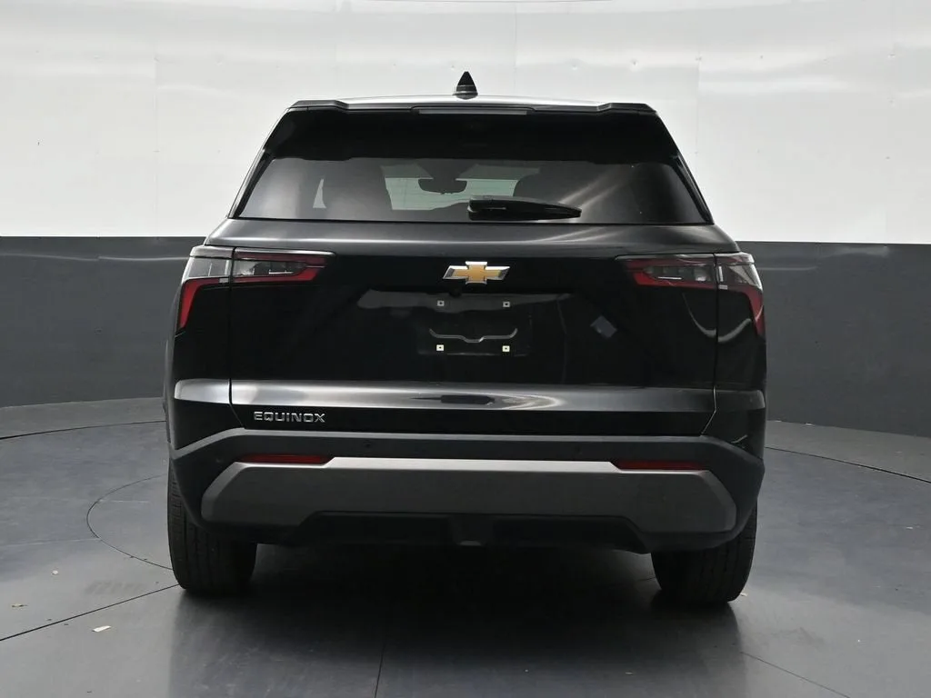 2025 Chevrolet Equinox LT photo 4