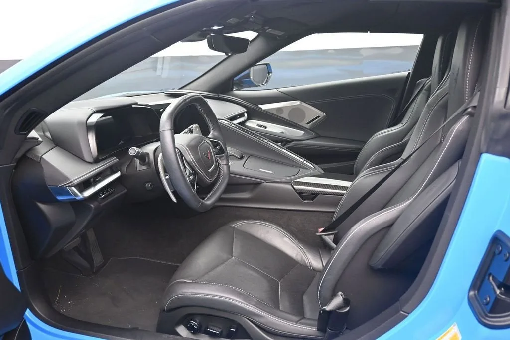 2025 Chevrolet Corvette Stingray 2LT photo 10