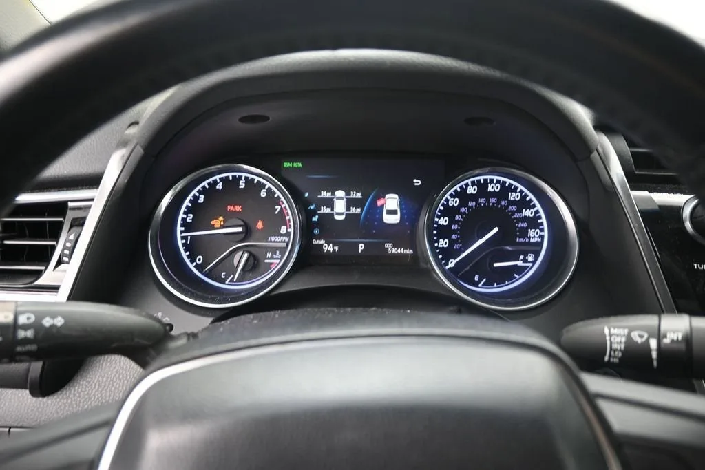 2018 Toyota Camry XLE photo 11