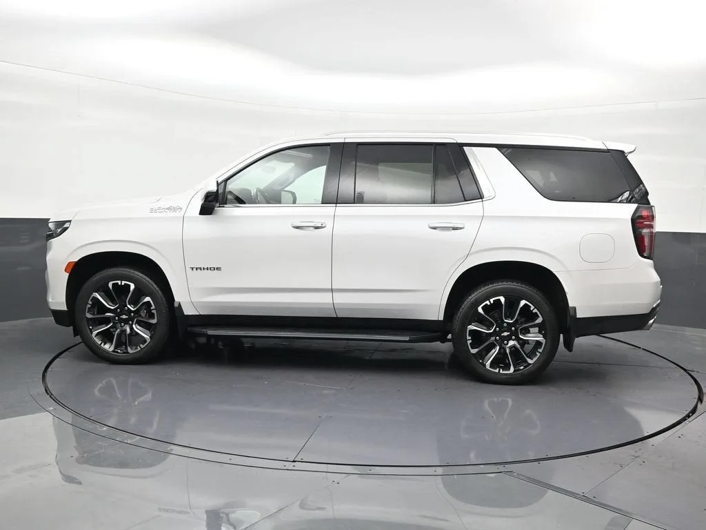 2022 Chevrolet Tahoe High Country photo 2