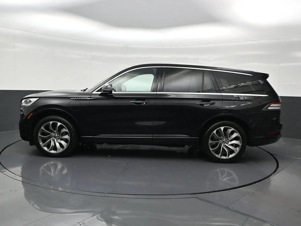 2021 Lincoln Aviator Grand Touring photo 2