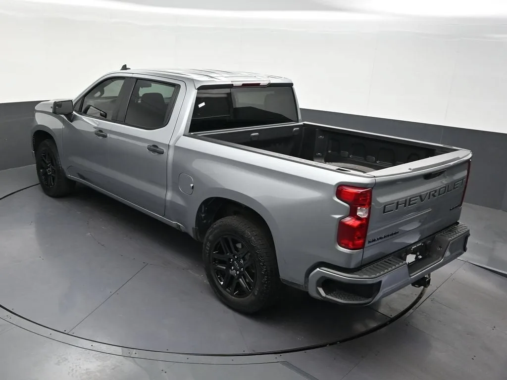 2025 Chevrolet Silverado 1500 Custom photo 12