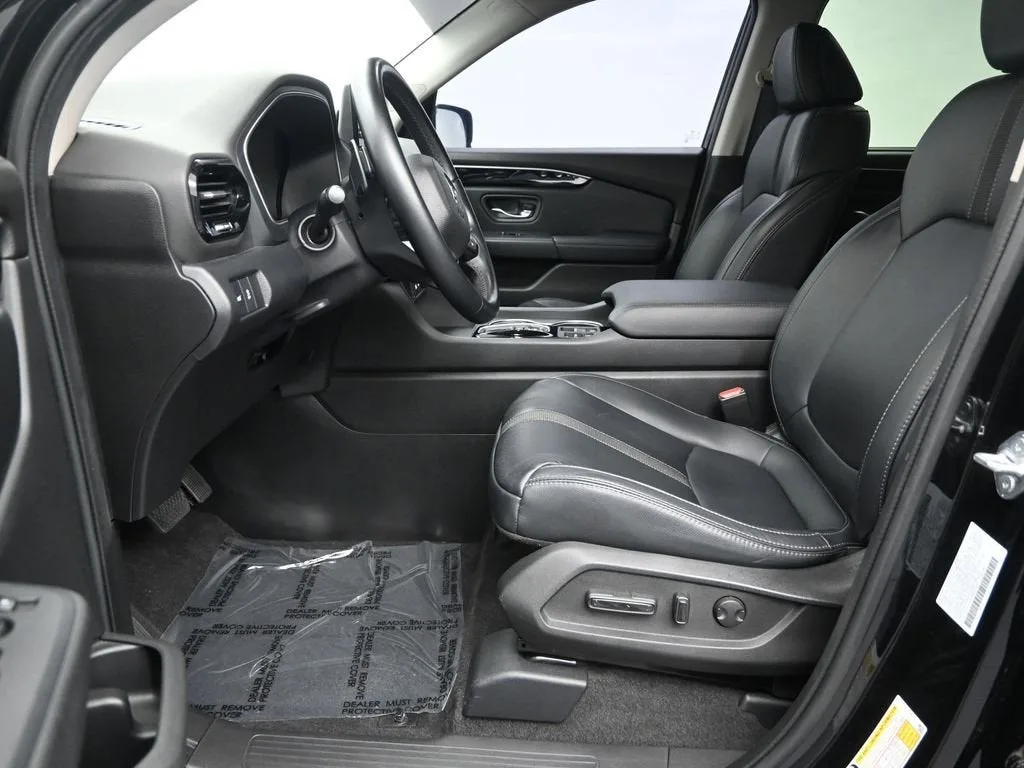 2023 Honda Pilot AWD Touring photo 10