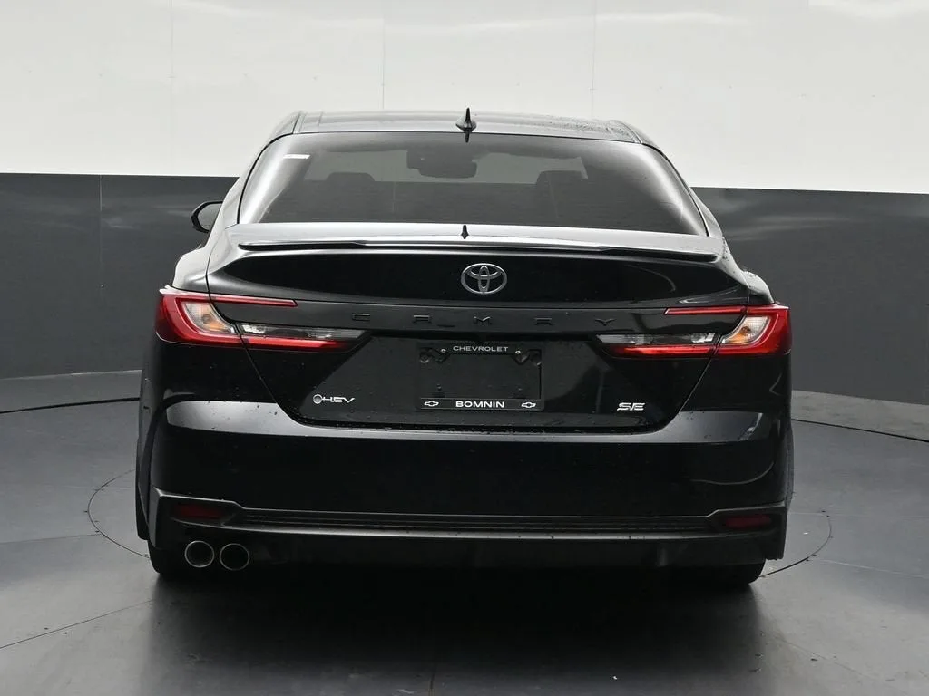 2025 Toyota Camry SE photo 4