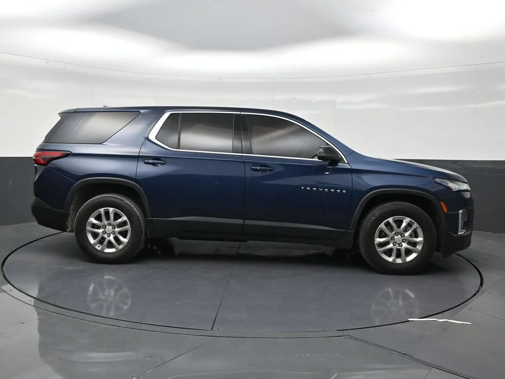 2022 Chevrolet Traverse LS photo 6