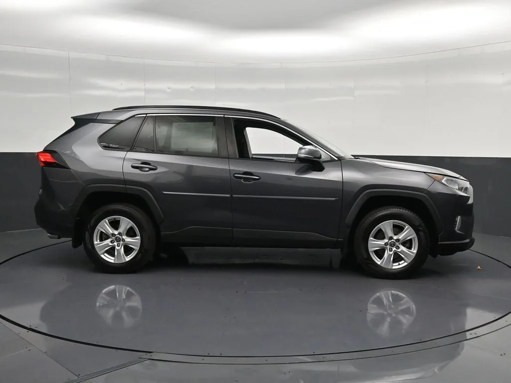 2021 Toyota RAV4 XLE photo 4