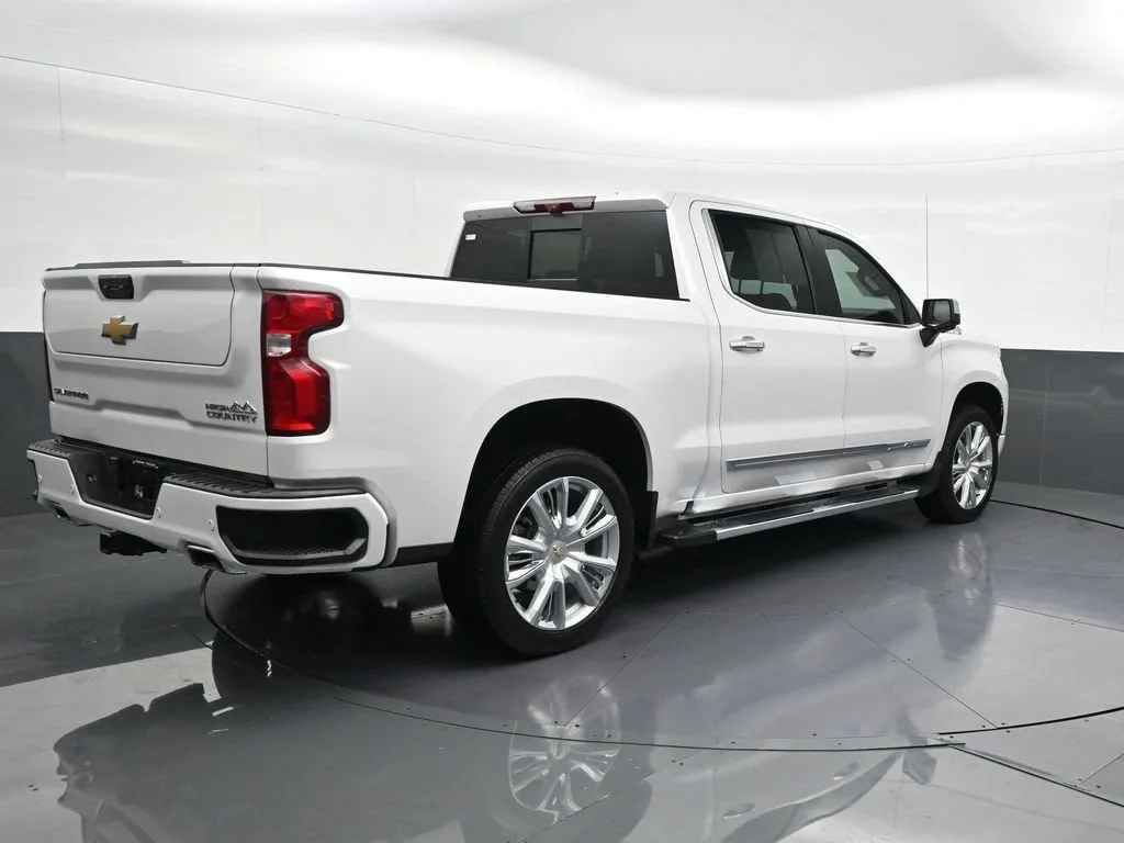 2025 Chevrolet Silverado 1500 High Country photo 5