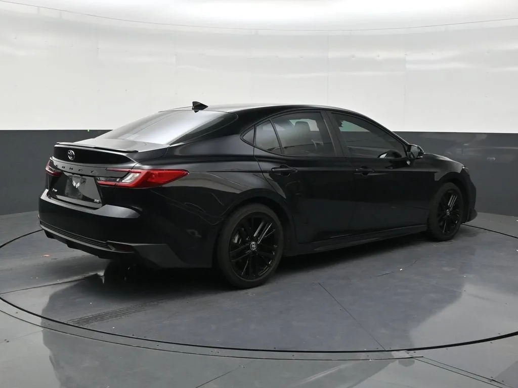 2025 Toyota Camry SE photo 5