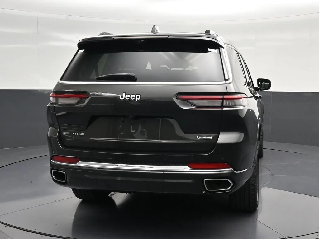 2021 Jeep Grand Cherokee L Overland photo 2