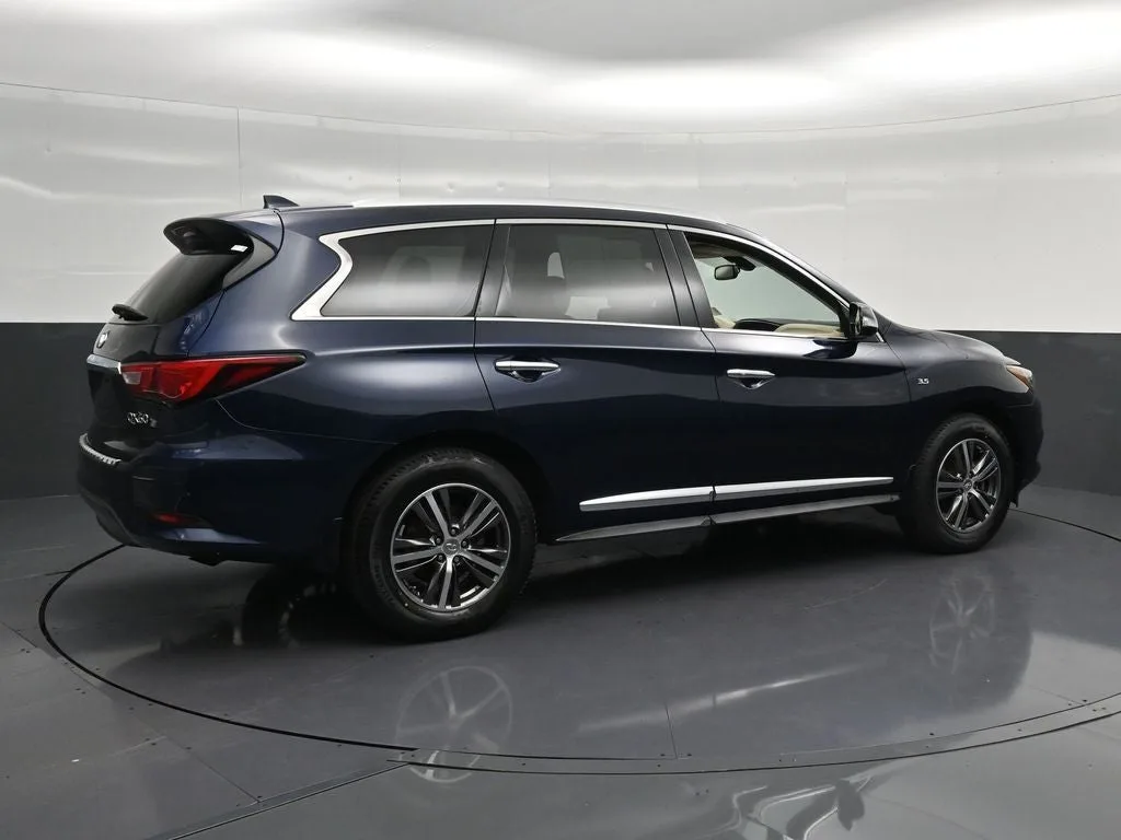 2017 INFINITI QX60 Base photo 3