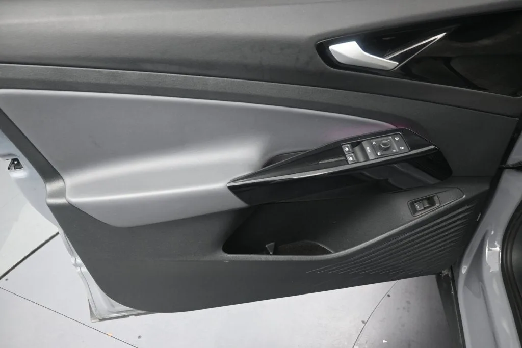 2022 Volkswagen ID.4 Pro S photo 11