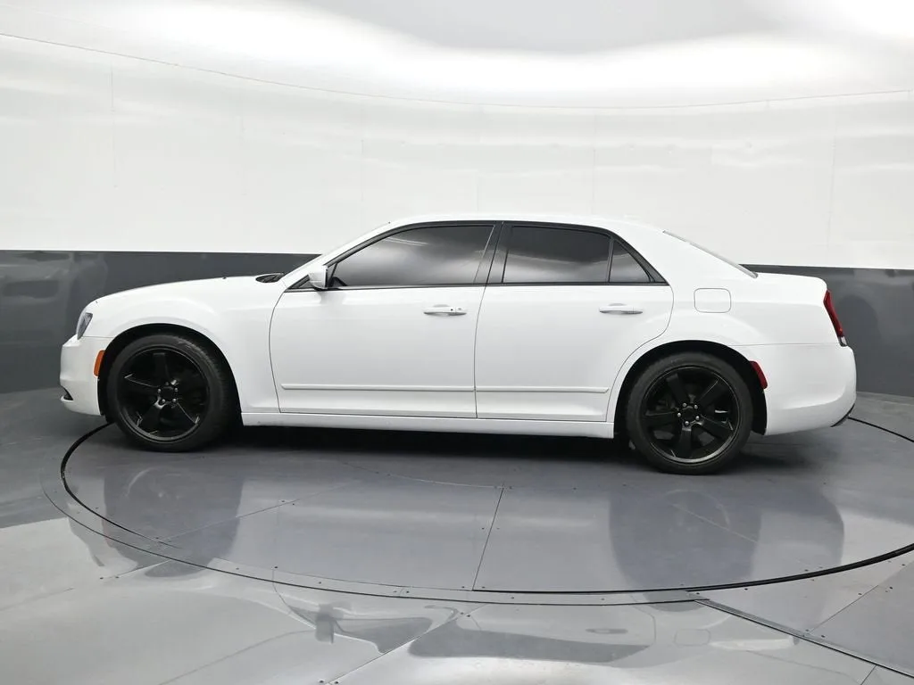 2020 Chrysler 300 300S photo 2