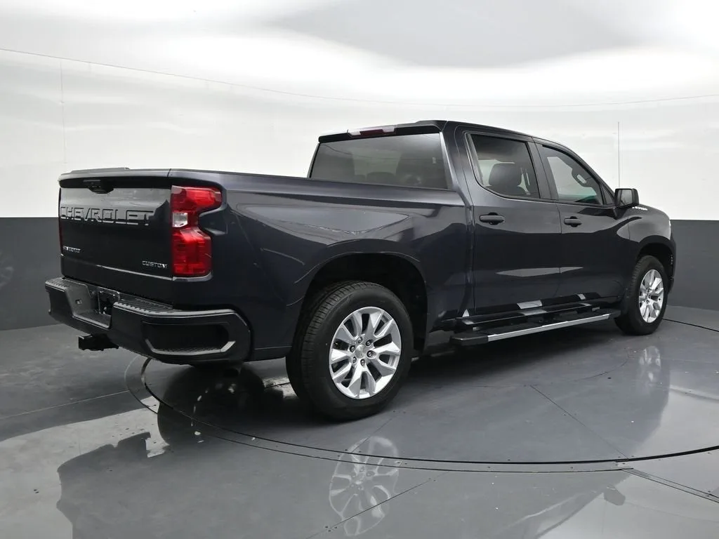 2023 Chevrolet Silverado 1500 Custom photo 5