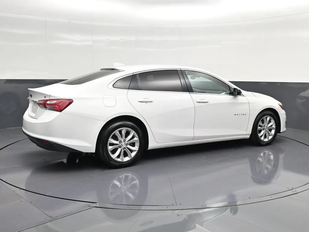 2020 Chevrolet Malibu LT photo 3