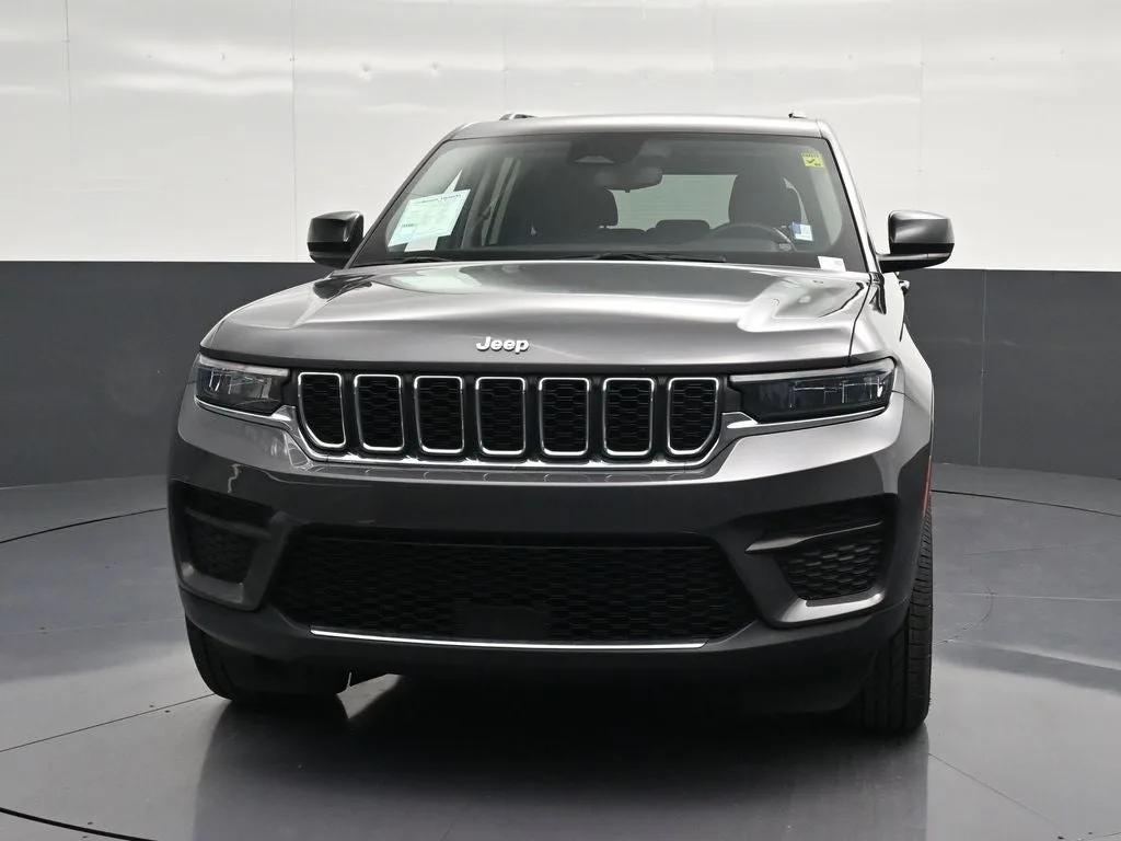 2023 Jeep Grand Cherokee Laredo photo 6