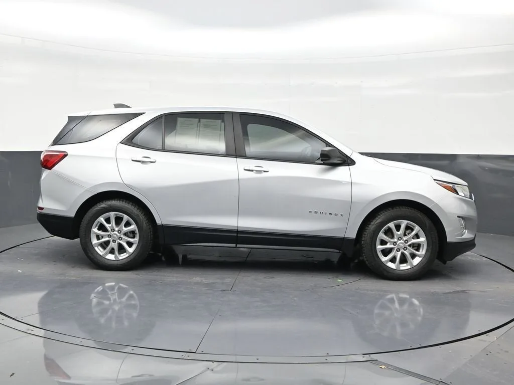2021 Chevrolet Equinox LS photo 6