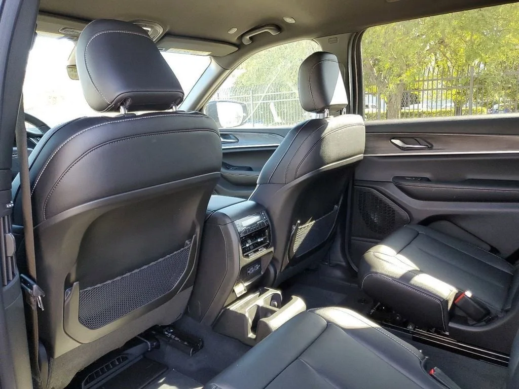 2025 Jeep Grand Cherokee L Limited photo 11