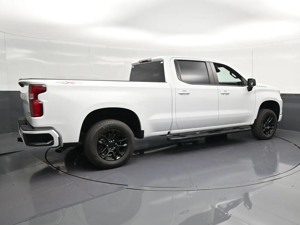 2023 Chevrolet Silverado 1500 RST photo 3
