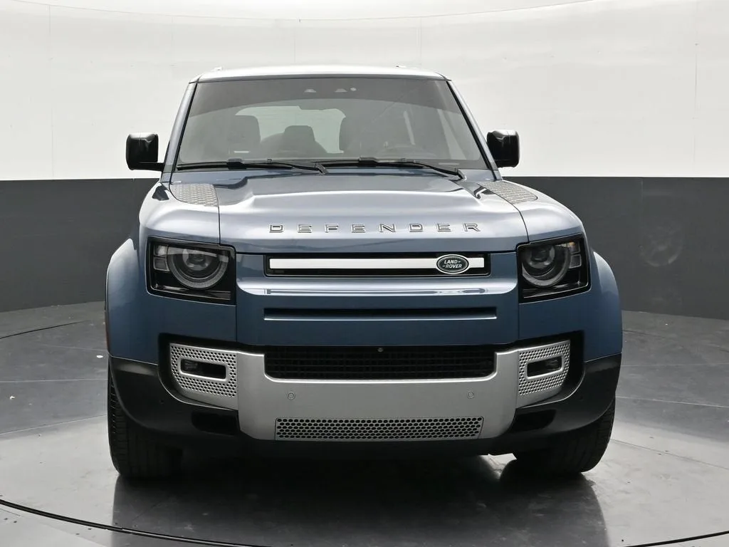 2024 Land Rover Defender 110 P300 photo 8