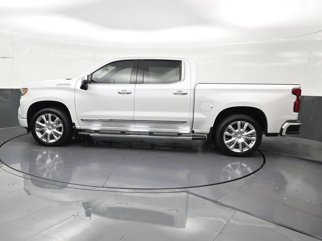 2024 Chevrolet Silverado 1500 High Country photo 2