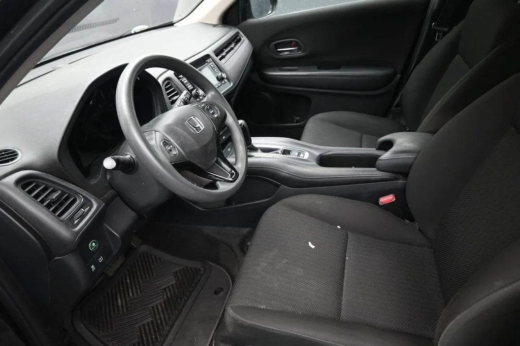2016 Honda HR-V LX photo 11