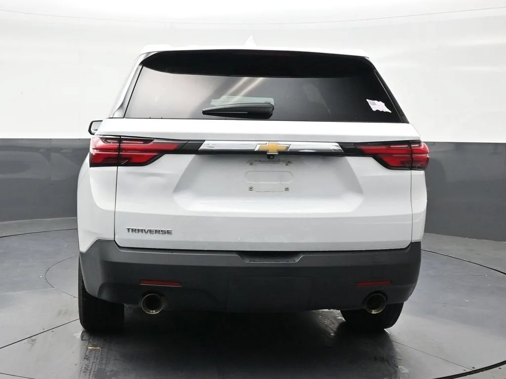 2023 Chevrolet Traverse LS photo 4