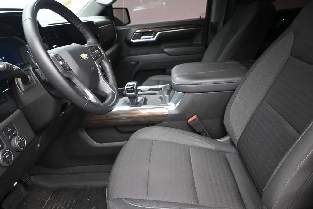 2024 Chevrolet Silverado 1500 LT photo 12