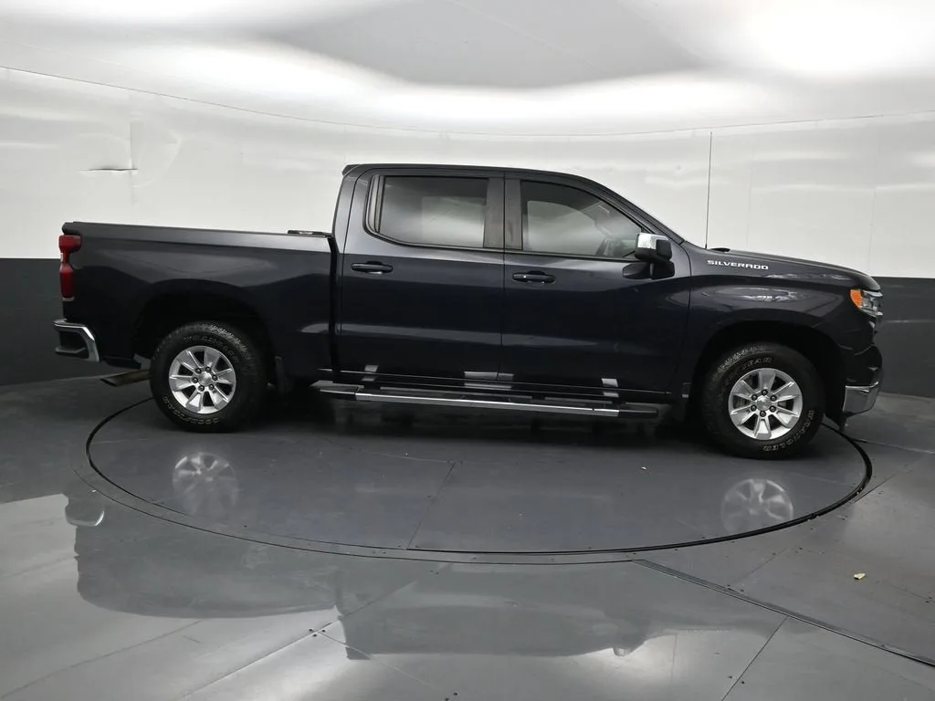 2023 Chevrolet Silverado 1500 LT photo 7