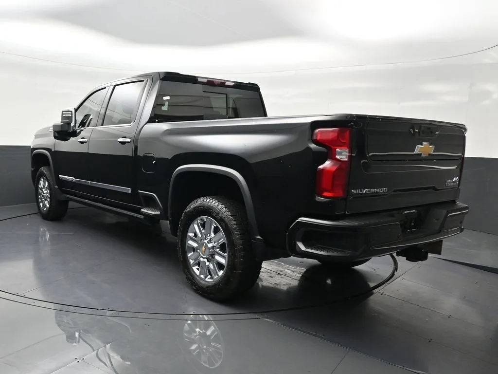 2024 Chevrolet Silverado 2500 HD High Country photo 3