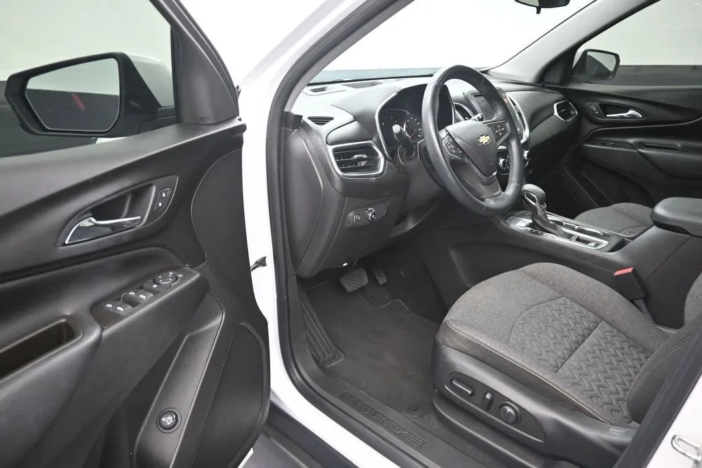 2024 Chevrolet Equinox LT photo 10