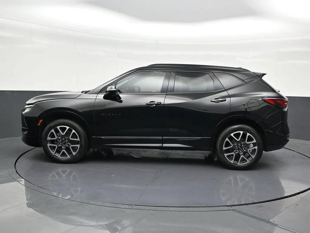 2023 Chevrolet Blazer RS photo 2