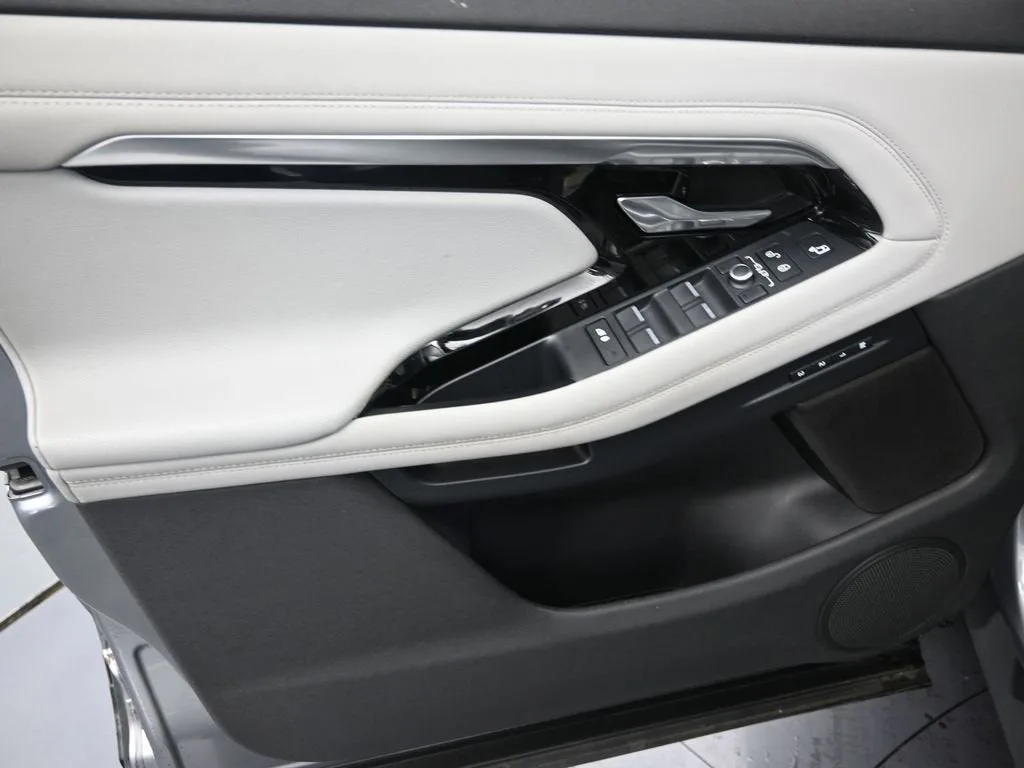 2020 Land Rover Range Rover Evoque R-Dynamic SE photo 12