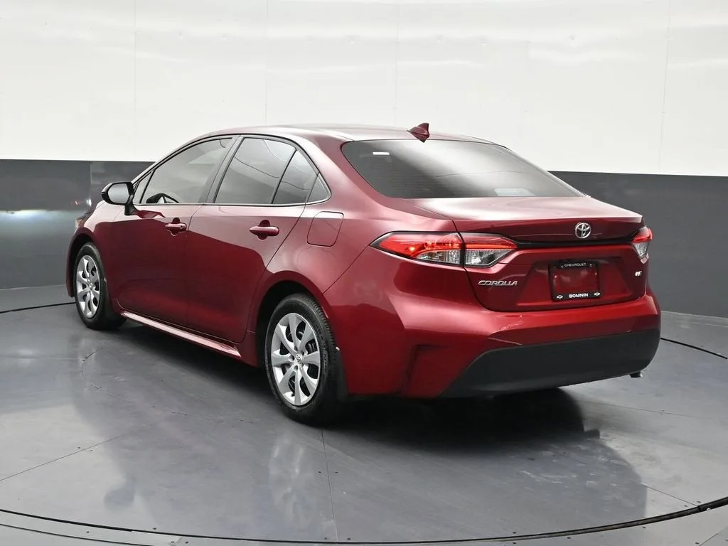 2025 Toyota Corolla LE photo 3
