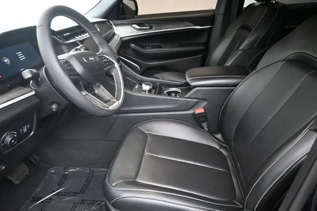 2025 Jeep Grand Cherokee L Limited 4x2 photo 12