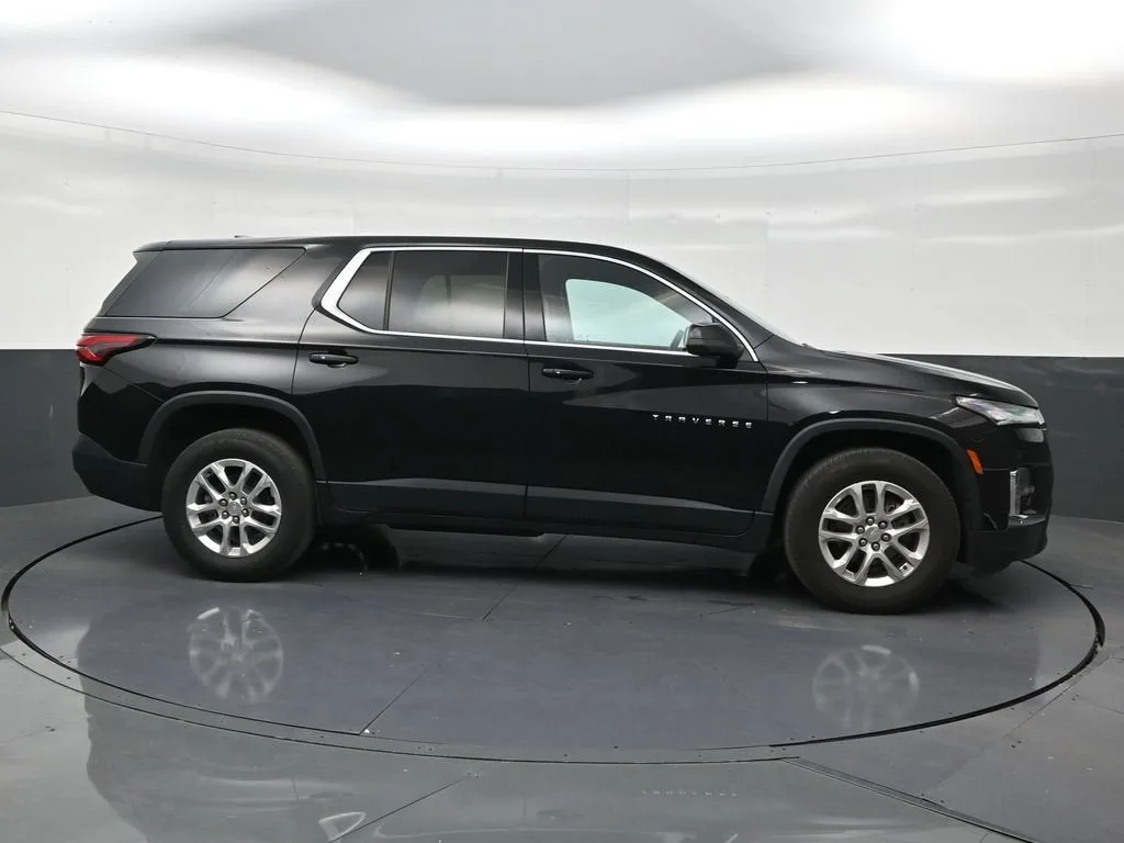 2023 Chevrolet Traverse LS photo 6