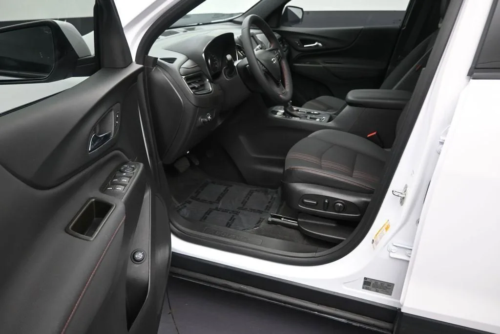 2023 Chevrolet Equinox RS photo 11