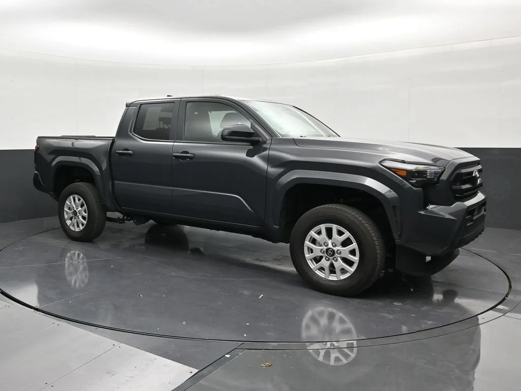 2025 Toyota Tacoma SR photo 7
