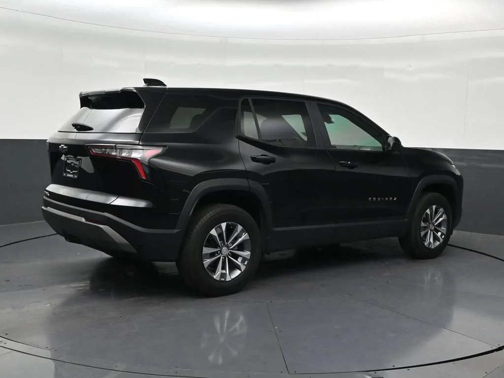 2025 Chevrolet Equinox LT photo 5