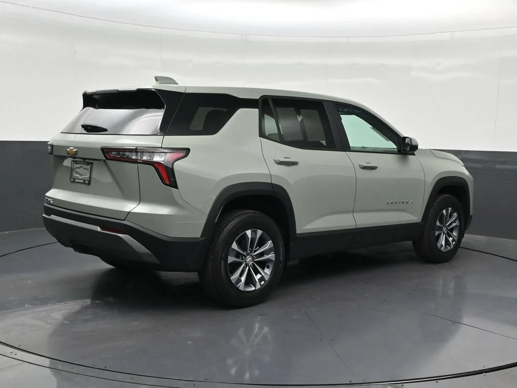 2025 Chevrolet Equinox LT photo 5