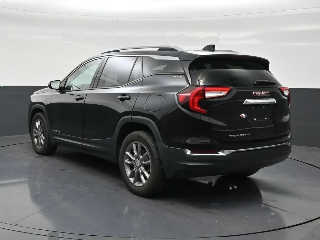 2023 GMC Terrain SLT photo 3