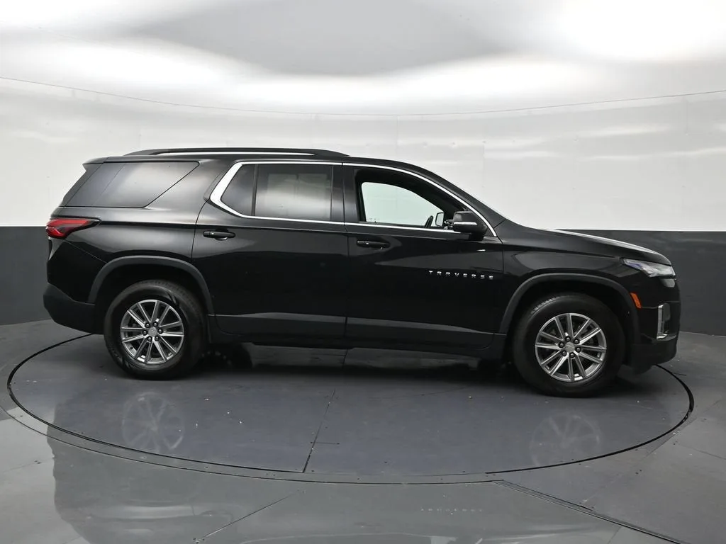 2023 Chevrolet Traverse LT Cloth photo 6