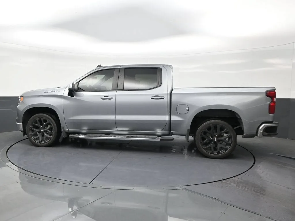 2024 Chevrolet Silverado 1500 LT photo 2