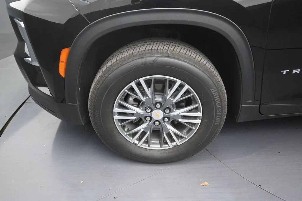 2025 Chevrolet Traverse LT photo 9