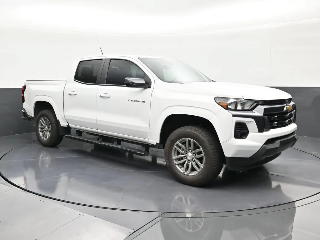 2024 Chevrolet Colorado LT photo 7