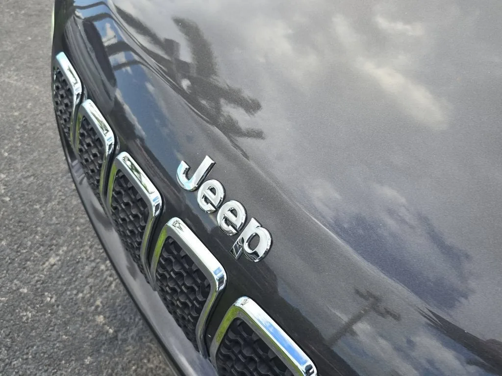 2019 Jeep Cherokee Limited FWD photo 12