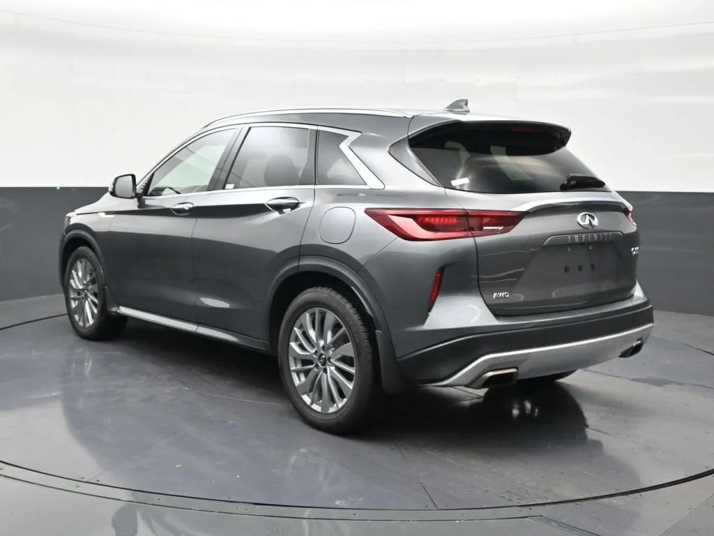 2023 INFINITI QX50 LUXE AWD photo 3