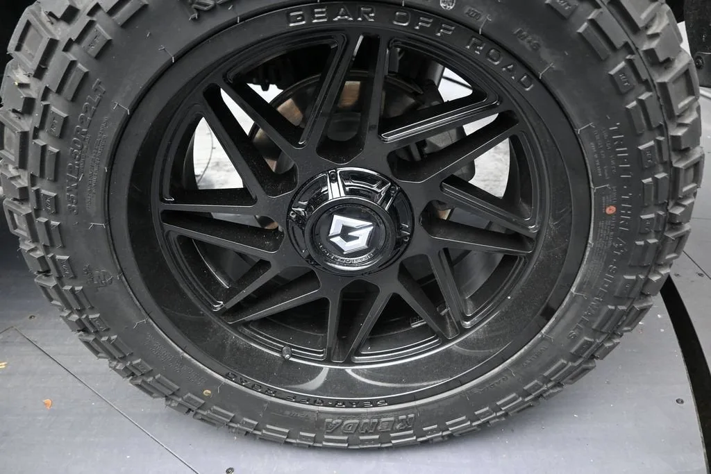 2024 Chevrolet Silverado 1500 RST photo 10